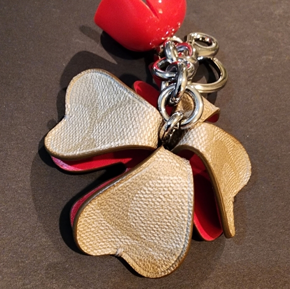 RARE Vintage COACH Red Leather Flower Petals Key Ring - Picture 6 of 7